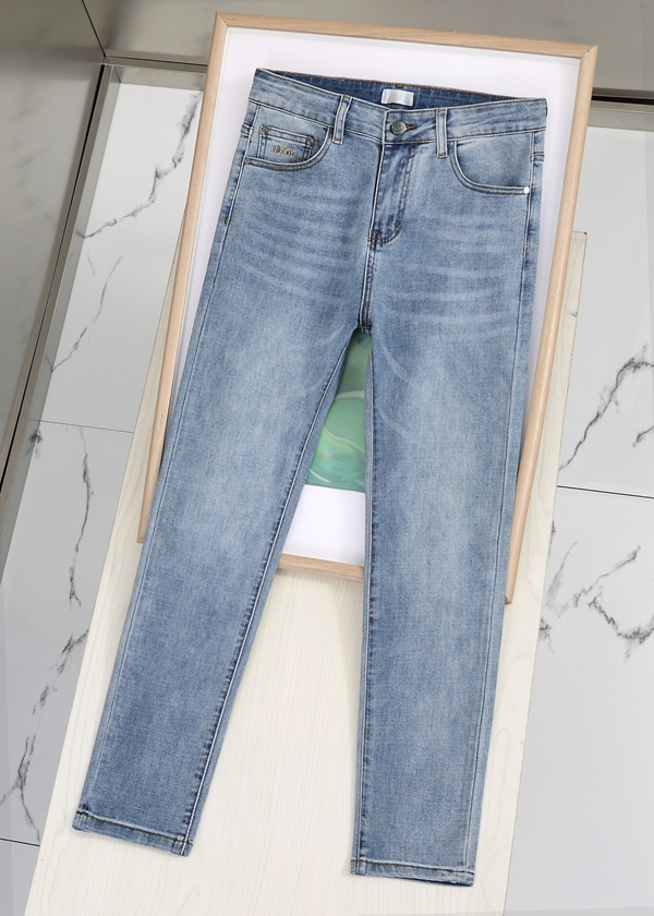 ブランドジーンズ背面デザイン